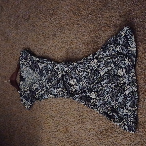 BCBGMAXAZRIA womans Leaf print wrap midi dress size Medium . - Picture 4 of 6